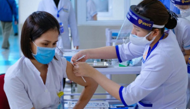 Tỷ phú giàu nhất Việt Nam tặng Bộ Y tế 4 triệu liều Vaccine 