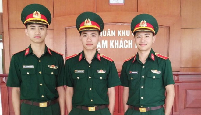 Ba anh em sinh 3 ở Nghệ An đậu cùng ĐH, tốt nghiệp sĩ quan cùng lúc