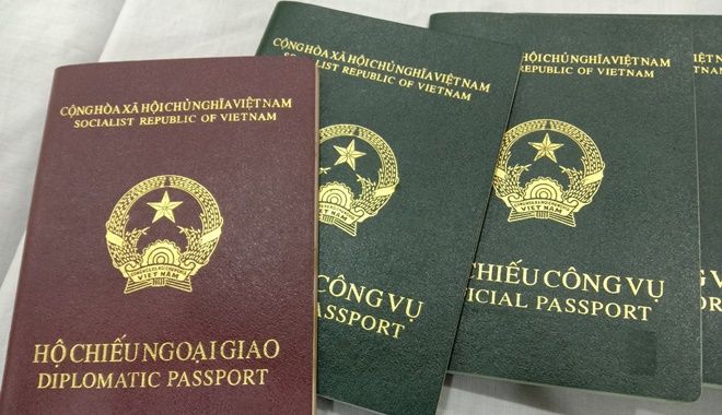 Từ 8/2021, ra quy định mới về hộ chiếu gắn chip, các trang in cảnh VN