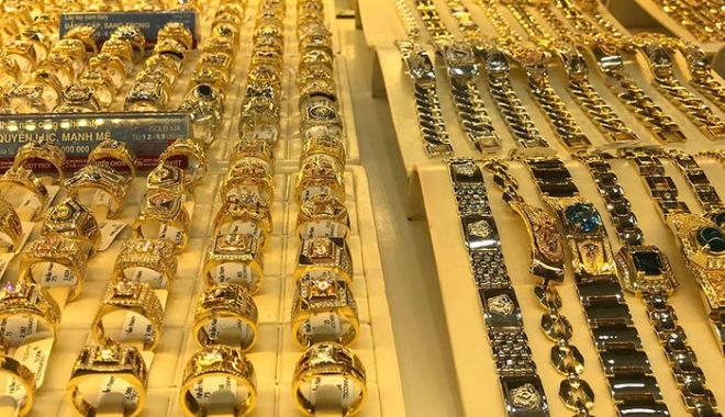 Giá vàng lại tăng vọt cuối tuần: Giờ chỉ cần ăn, vàng không ăn được