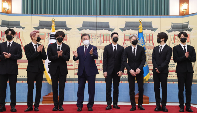 Sức mạnh "khủng" của hộ chiếu ngoại giao Tổng thống Moon trao cho BTS