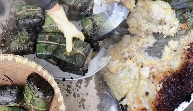 Anh bộ đội ra quân về giúp mẹ trông bánh chưng và cái kết