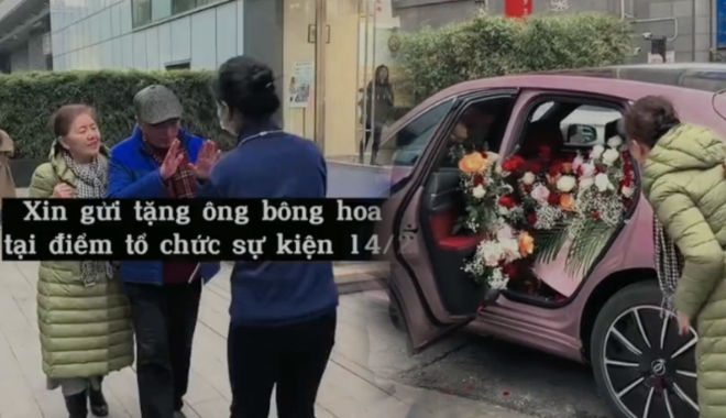 Từ chối hoa tặng, cụ ông khiến vợ bất ngờ với chiếc xe đầy hoa hồng
