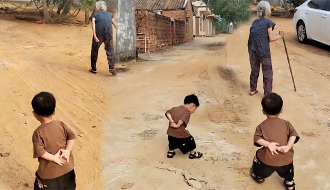 Cười xỉu trước hình ảnh cháu trai "sao chép" dáng đi của bà y đúc