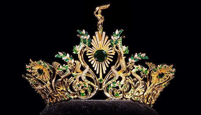 Cận cảnh vương miện vàng 18k, kim cương và ngọc lục bảo của MGVN